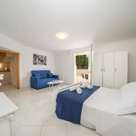 Irene Luxury Apartments דירה Metaxáta