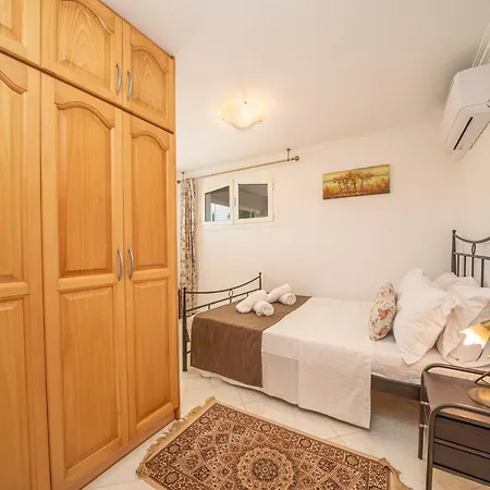 Irene Luxury Apartments דירה Metaxáta